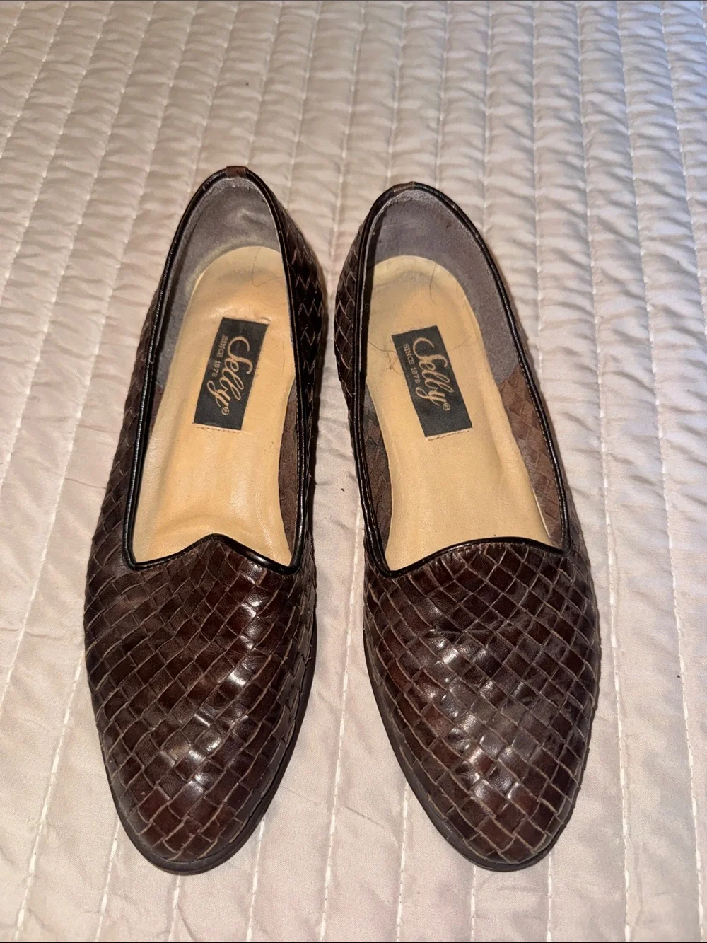 SELLY WOMEN CROC FLATS SIZE 6
